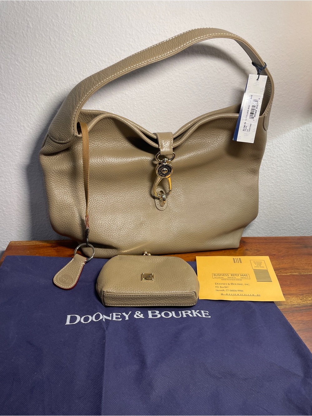 New Dooney & Bourke Large lock Logo Leather Satchel Bag & Wallet & dust bag